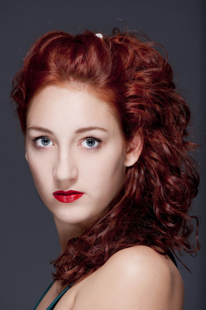vörös hajú lány - Fotó, kép
