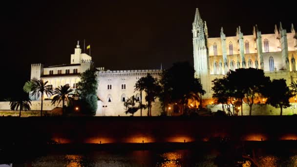 Katedrála Santa Maria z Palmy, více obyčejně odkazoval se na jako La Seu, je gotická římskokatolická katedrála v Palmě, Mallorca, Španělsko, postavený na místě již existující arabské mešity. - Záběry, video