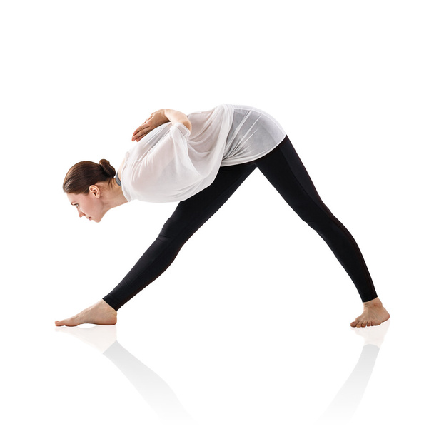 jeune femme faisant de l'exercice de yoga - Photo, image