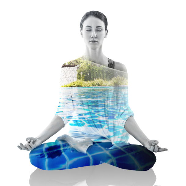 Двойное воздействие медитирующей женщины
 - Фото, изображение