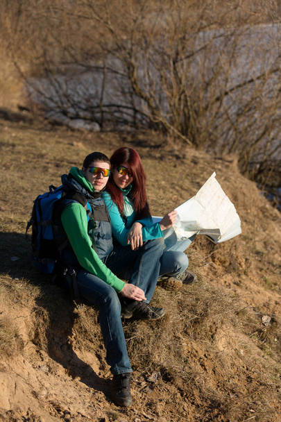 Young couple hiking with backpacks. - Foto, Imagem