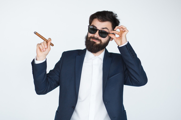 Bearded guy in sunglasses smoking cigar - Zdjęcie, obraz