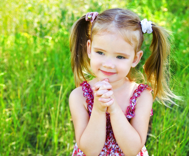 Little girl on the meadow in summer day - Valokuva, kuva