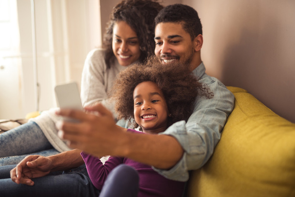 Family selfie at home - Foto, imagen