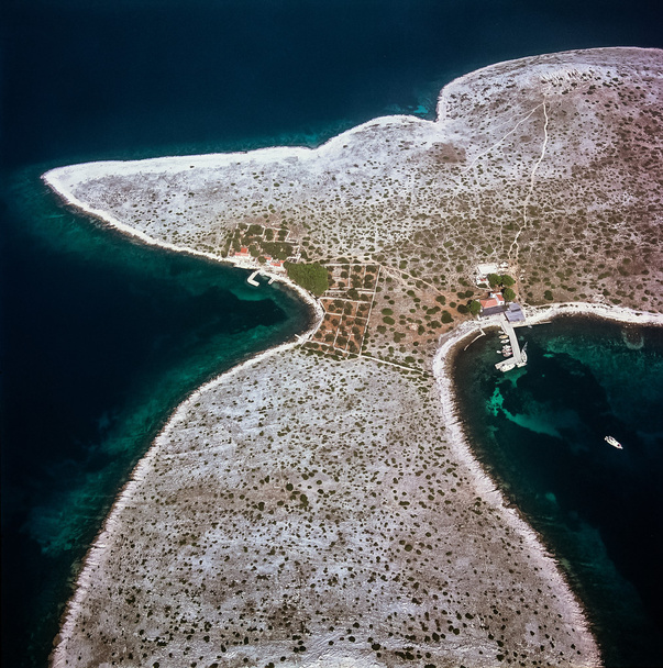 Isla en el archipiélago de Kornati en Croacia
 - Foto, imagen