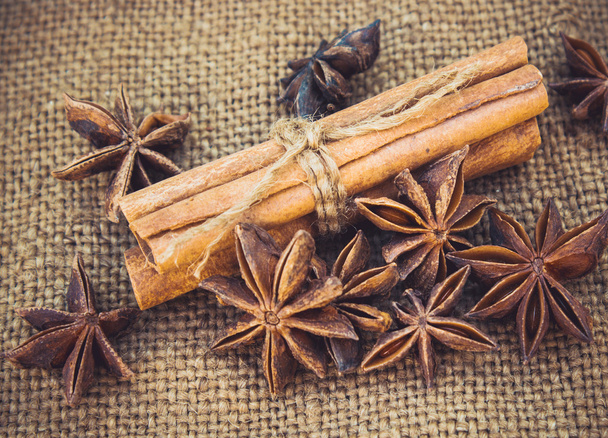 star anise and cinnamon spice - 写真・画像