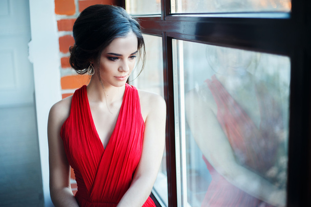 beautiful lady in red dress with an evening make-up - Valokuva, kuva