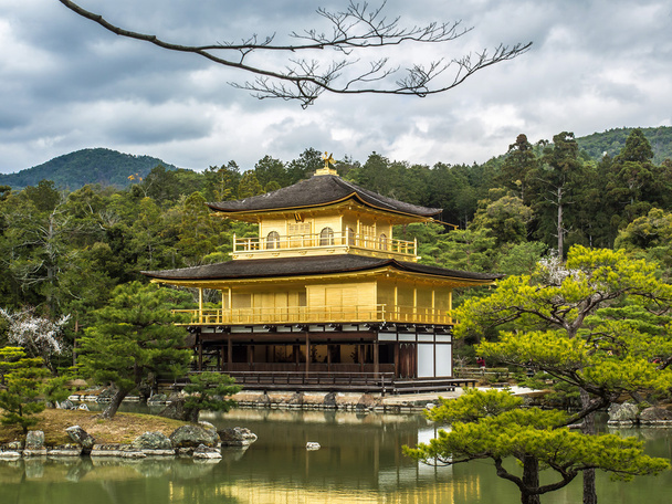 Kinkakujin temppeli (Golden Pavilion) Japanissa
. - Valokuva, kuva