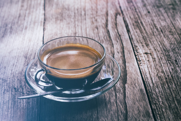 csésze kávé reggel, szelektív összpontosít az asztalon - Fotó, kép