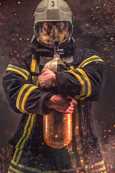 Redding brandweerman man - Foto, afbeelding