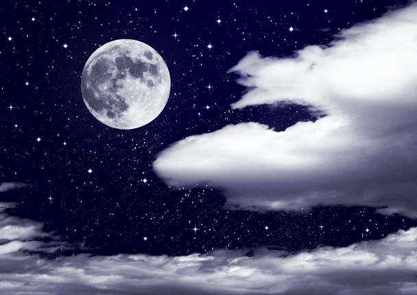 volle maan in wolken - Foto, afbeelding