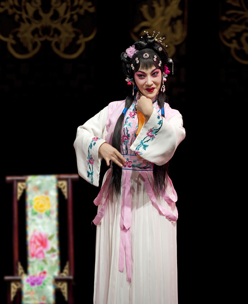 pretty chinese traditional opera actress with theatrical costume - Valokuva, kuva