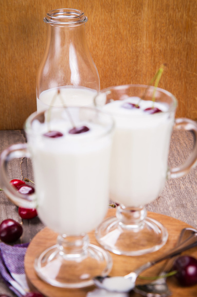 yogurt with cherry - Zdjęcie, obraz