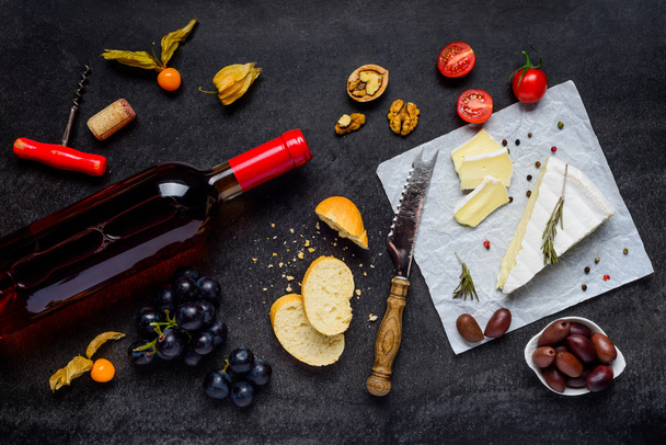 Rose Wine with Cheese and Food - Фото, изображение