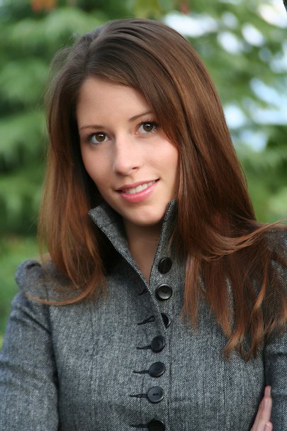 Krásná mladá žena venku - Fotografie, Obrázek