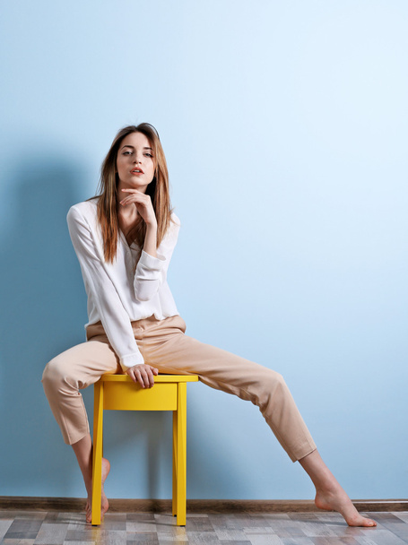 Beautiful young woman sitting - Fotografie, Obrázek