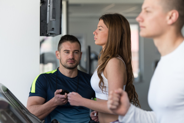 Personal Trainer And client In Gym On Treadmills - Foto, Imagem