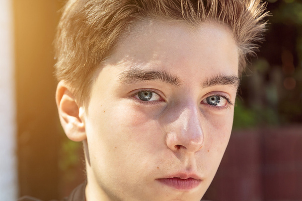 közelről egy tizenéves fiú portré - Fotó, kép
