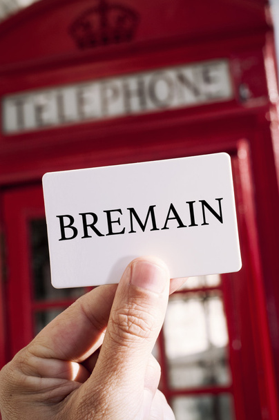 Красная телефонная будка и текст Bremain
 - Фото, изображение