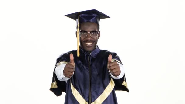 Diák szemüveg mutató hüvelykujját. Fehér. Közelről - Felvétel, videó