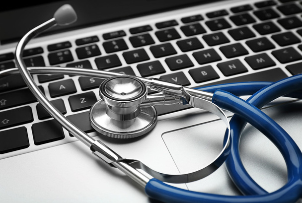 medical Stethoscope on laptop - Zdjęcie, obraz