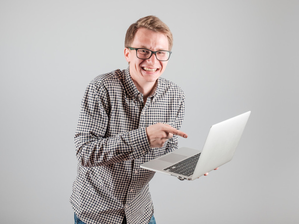 Young man with laptop - Fotografie, Obrázek