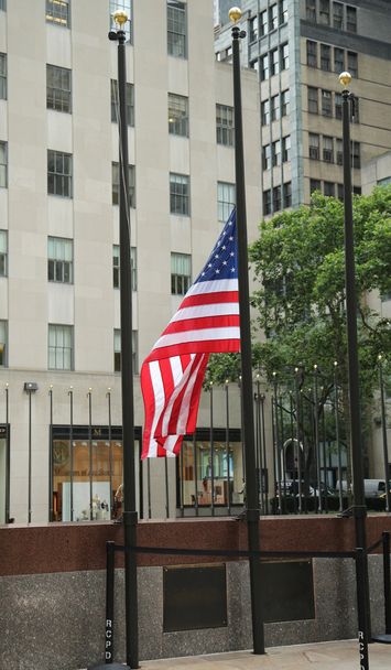 A single American flag flying at half staff in memory of Orlando massacre victims at Rockefeller Plaza - Фото, изображение