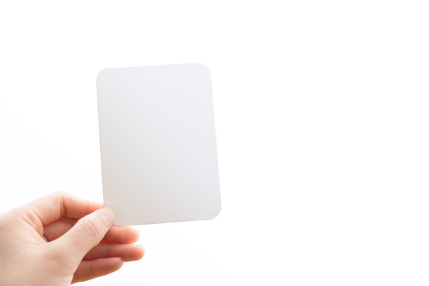 mão da mulher segurando papel branco em branco
 - Foto, Imagem