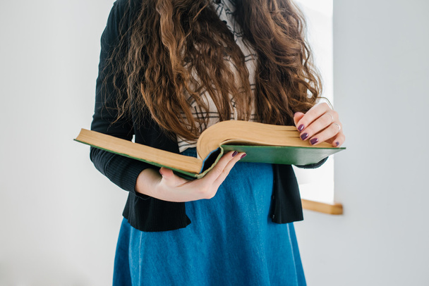 Girl reading book - Фото, зображення