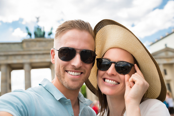 Close-up Of Happy Young Couple - Fotografie, Obrázek