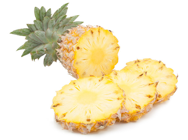 ananas s plátky izolované  - Fotografie, Obrázek