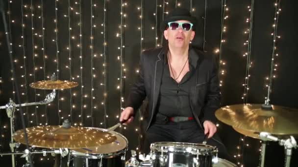 Man in glasses plays drum set  - Materiaali, video