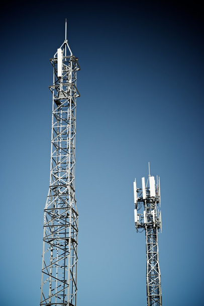 Telecommunicatie torens weergave - Foto, afbeelding