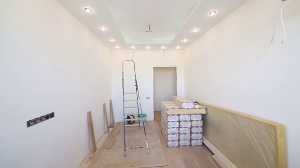 Светлое помещение во время ремонта
 - Кадры, видео