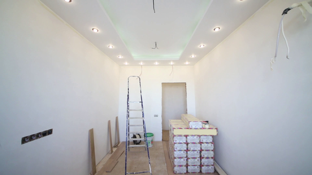 Светлое помещение во время ремонта
  - Кадры, видео