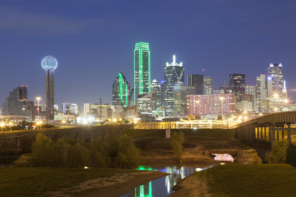 Dallas Downtown Skyline in de nacht - Foto, afbeelding