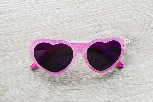 Szív alakú rózsaszín napszemüveg - Fotó, kép