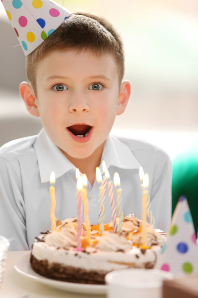 Happy boy with cake - Zdjęcie, obraz