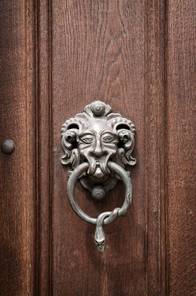 Félelmetes ajtón kopogtató - Fotó, kép