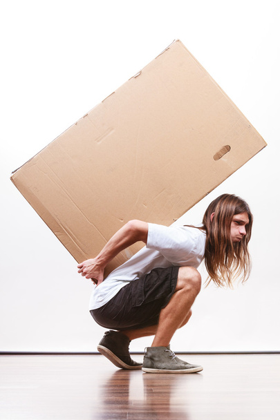 Delivery man holding a paper box. - Foto, Bild