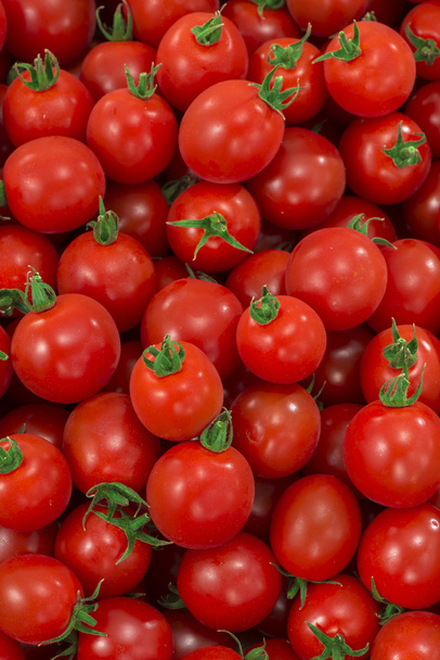 rote und frische Tomaten - Foto, Bild