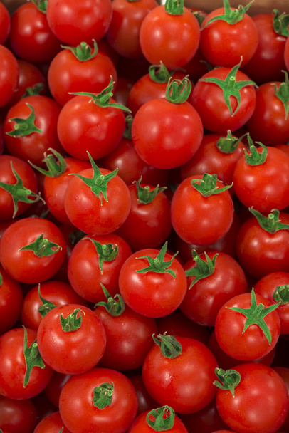červená a čerstvá rajčata - Fotografie, Obrázek