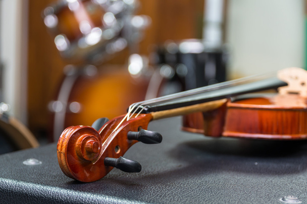 Closeup viool orkest muziekinstrumenten - Foto, afbeelding