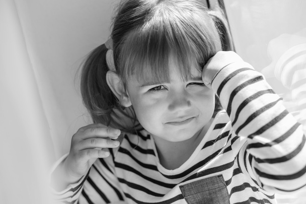 küçük bir kız üzgün portresi  - Fotoğraf, Görsel