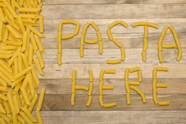 pasta here text made of raw pasta - 写真・画像