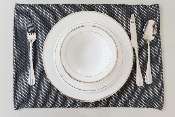 assiette blanche vide, dîner
 - Photo, image