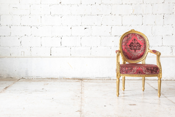 estilo de silla clásica en habitación vintage
  - Foto, imagen