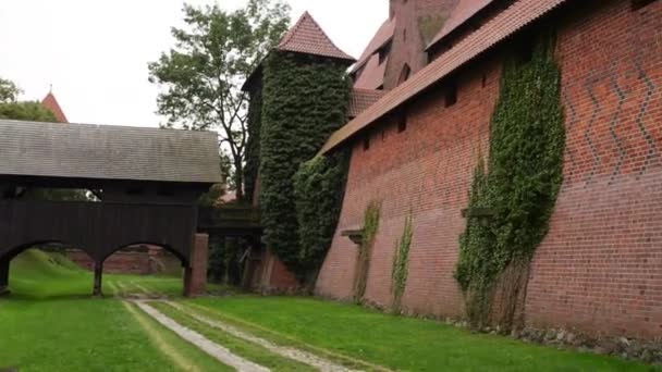 A Lovagrend Malbork Castle a terület a világ legnagyobb várára. Építette a Marienburg, Poroszország a teuton lovagok, formában, egy Ordensburg-erőd. - Felvétel, videó