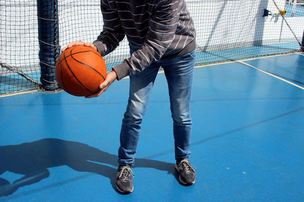 jogar basquete
 - Foto, Imagem