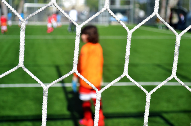 děti hrají fotbal fotbal gól zblízka - Fotografie, Obrázek